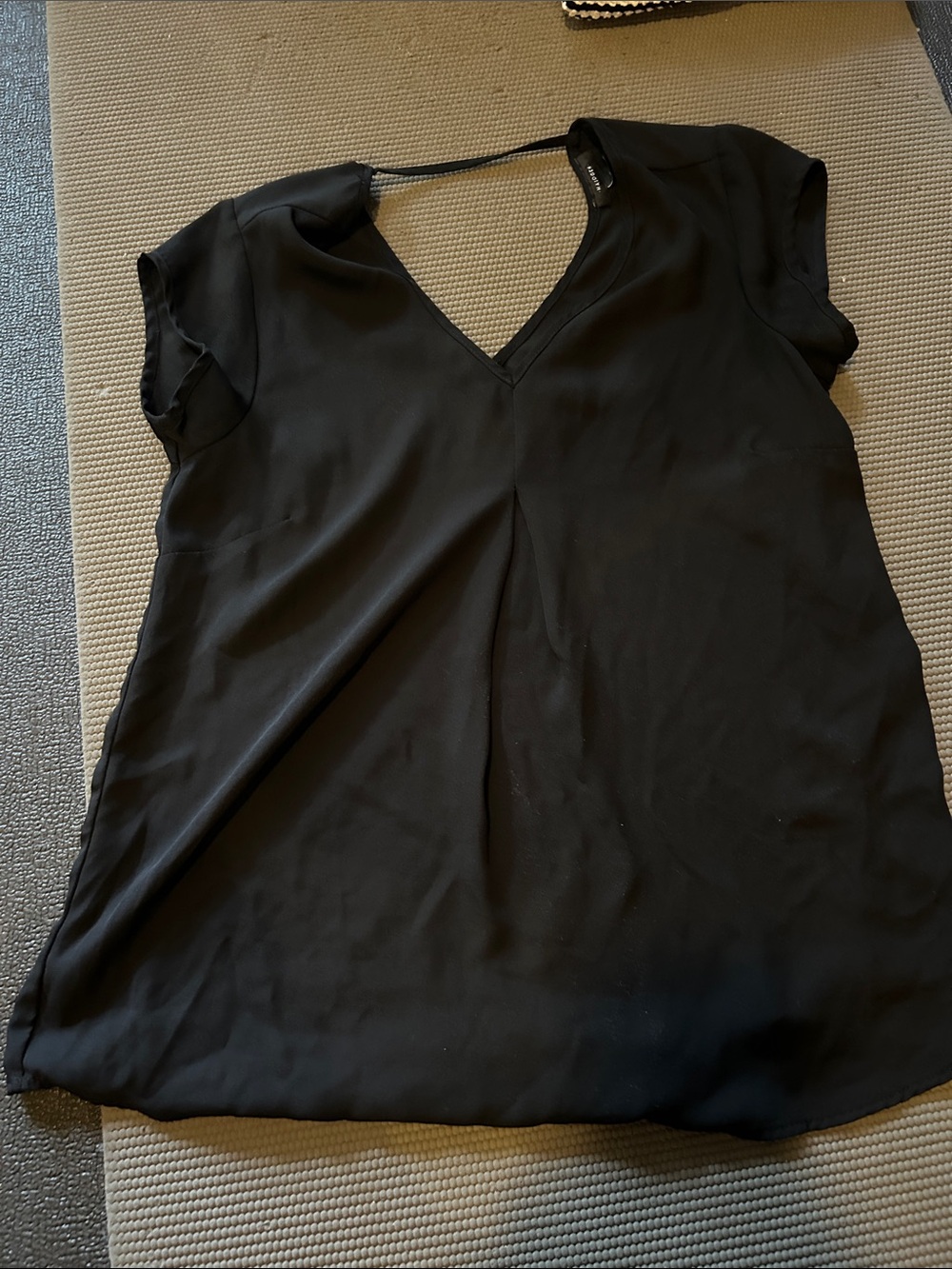 Halogen Women’s Black V-Neck Short Sleeve Top